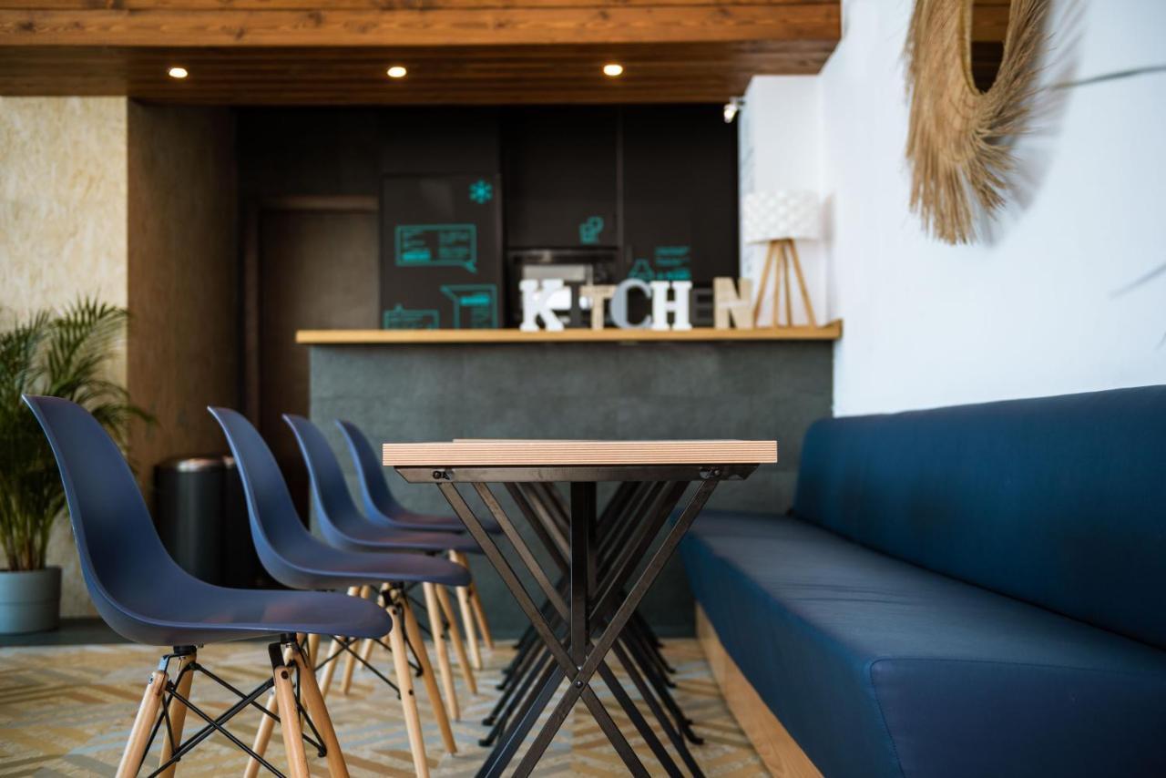 Take Surf Hostel Conil Кониль-де-ла-Фронтера Экстерьер фото